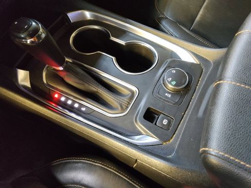 Used 2019 Chevrolet Traverse RS image 26