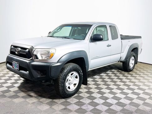 Used 2012 Toyota Tacoma 4x4 Access Cab w/ Convenience Pkg image 3
