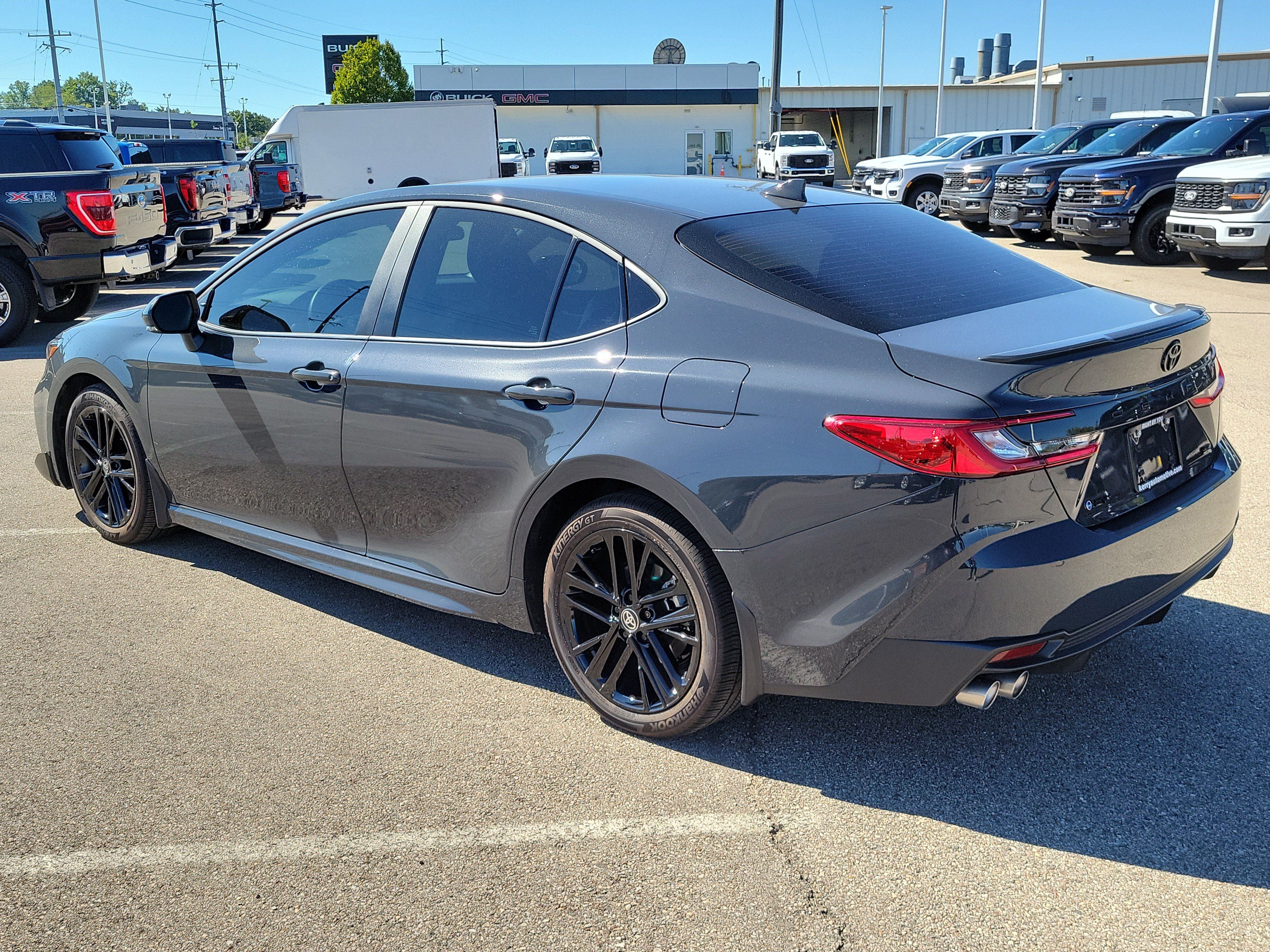 Used 2026 Toyota Camry SE FWD image 4