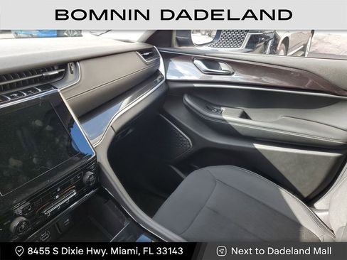 Used 2022 Jeep Grand Cherokee L Laredo w/ Luxury Tech Group I image 22