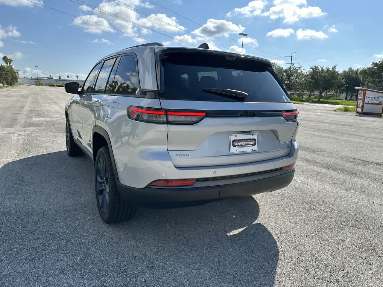New 2026 Jeep Grand Cherokee Limited AWD/4WD image 12