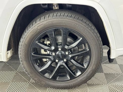 Used 2020 Jeep Grand Cherokee Altitude AWD/4WD image 43