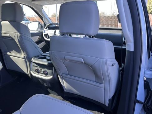 New 2025 Ford Expedition Active image 18