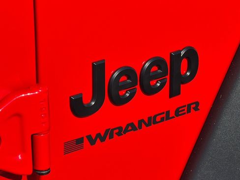 Used 2025 Jeep Wrangler Sport AWD/4WD image 23