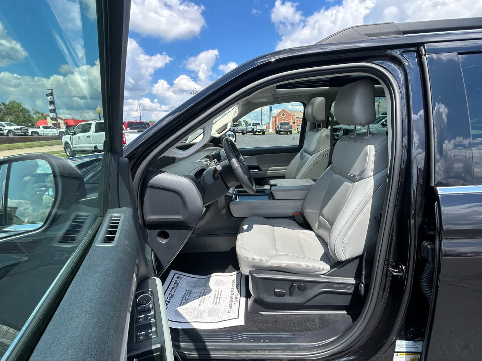 Certified 2025 Ford Expedition Active AWD/4WD image 21