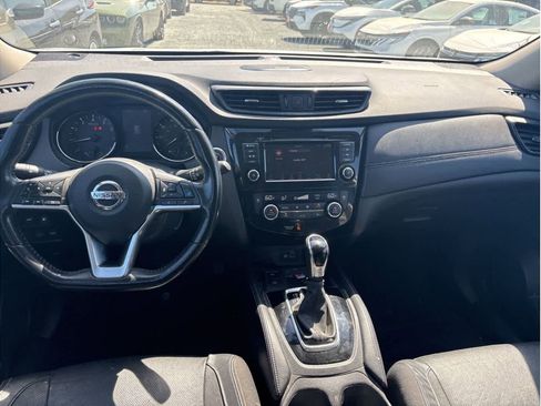 Used 2018 Nissan Rogue SL w/ Premium Package image 4