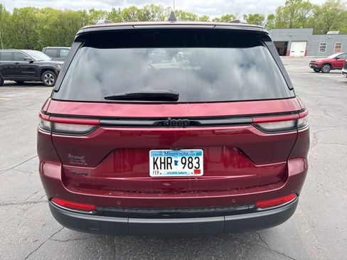 Used 2023 Jeep Grand Cherokee Altitude AWD/4WD image 8