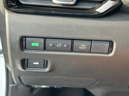 Used 2025 Nissan Sentra SV w/ All-Weather Package FWD image 21