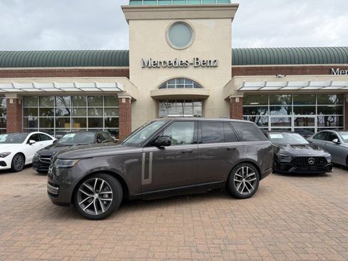 Used 2025 Land Rover Range Rover SE image 1