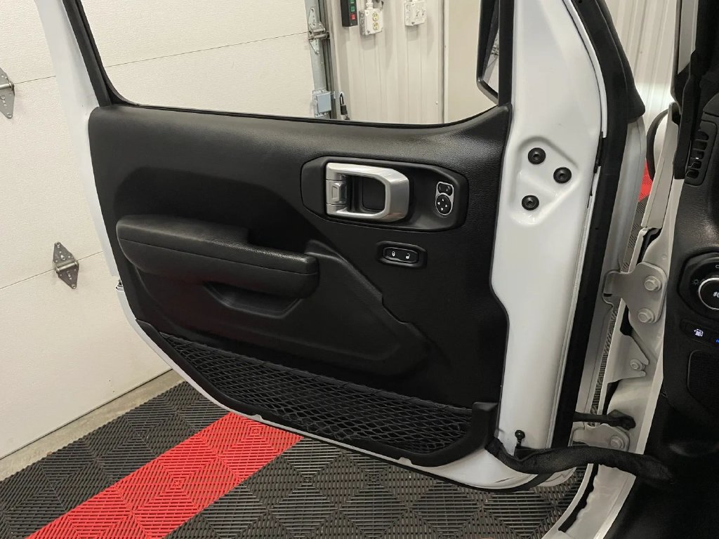 Used 2022 Jeep Wrangler Unlimited Rubicon 4xe AWD/4WD image 29