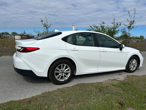 Used 2025 Toyota Camry LE image 5