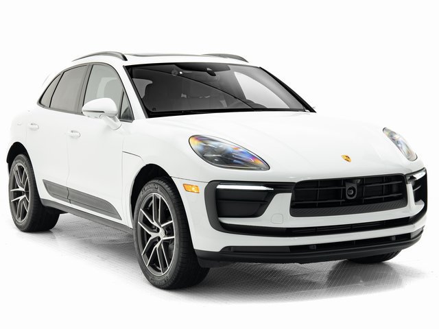 Certified 2026 Porsche Macan AWD/4WD image 32