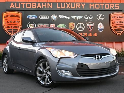 Used 2017 Hyundai Veloster image 1