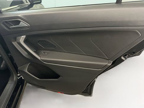 Used 2021 Volkswagen Tiguan SEL Premium R-Line image 33