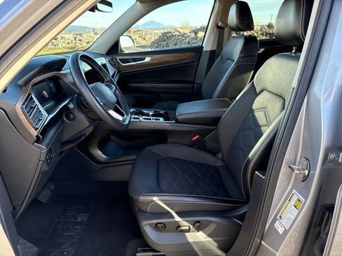 Used 2024 Volkswagen Atlas SE image 15