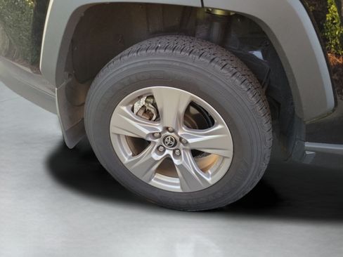 Used 2025 Toyota RAV4 XLE w/ Convenience Package FWD image 20
