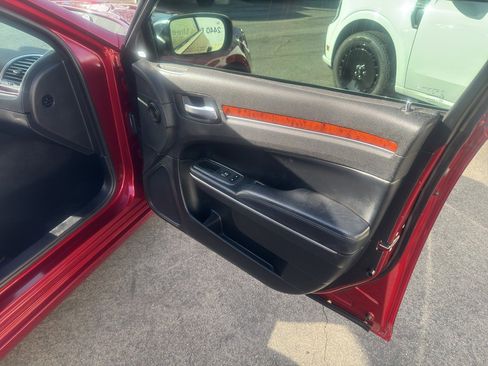 Used 2012 Chrysler 300 Limited image 25