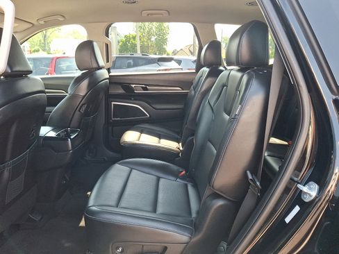Used 2024 Kia Telluride S image 10