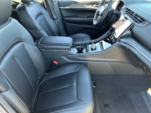 New 2025 Jeep Grand Cherokee L Limited AWD/4WD image 9