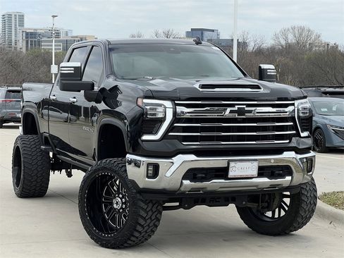 Used 2024 Chevrolet Silverado 2500 LTZ w/ LTZ Plus Package image 2