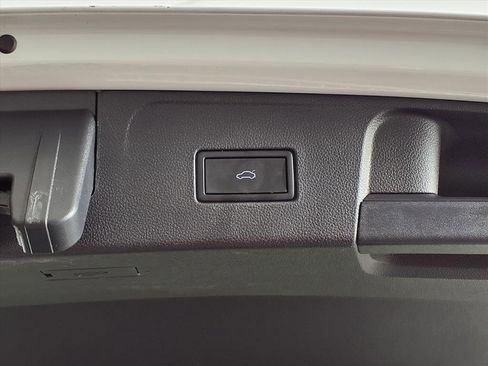 Used 2023 Volkswagen Atlas SE image 16