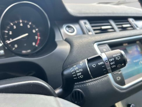 Used 2019 Land Rover Range Rover Evoque Landmark Edition image 27