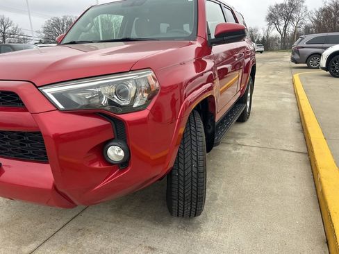 Used 2015 Toyota 4Runner SR5 image 3