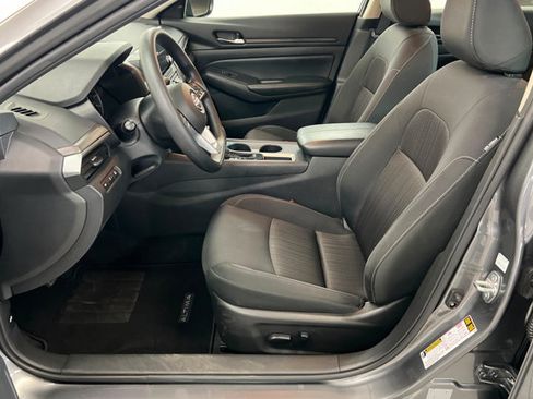 Used 2025 Nissan Altima 2.5 SV FWD image 18