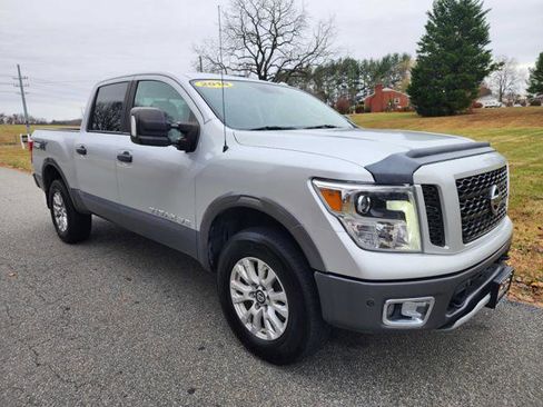Used 2018 Nissan Titan PRO-4X w/ Pro-4x Convenience Package image 4