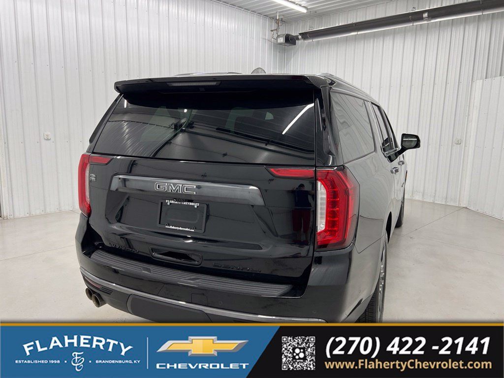Used 2023 GMC Yukon XL Denali Ultimate AWD/4WD image 3