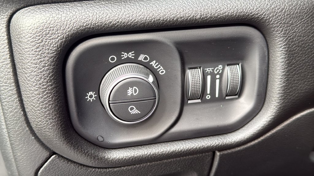 Used 2024 RAM 1500 Laramie AWD/4WD image 11