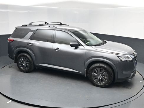 Used 2022 Nissan Pathfinder SV image 19