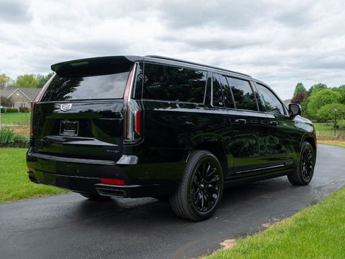Used 2023 Cadillac Escalade ESV Sport Platinum AWD/4WD image 3