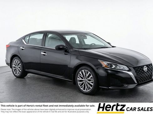 Used 2025 Nissan Altima 2.5 SV FWD image 1
