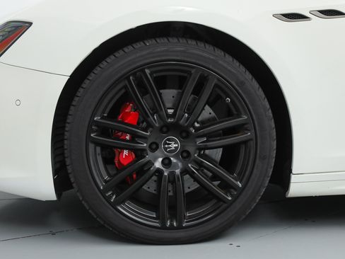 Certified 2023 Maserati Ghibli Modena RWD image 19