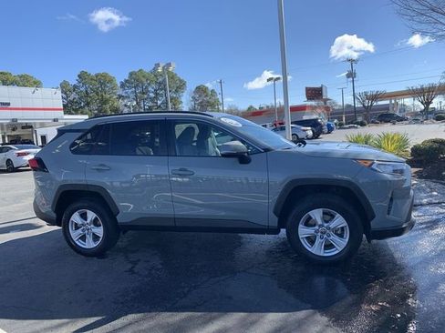 Used 2021 Toyota RAV4 XLE w/ Convenience Package image 9