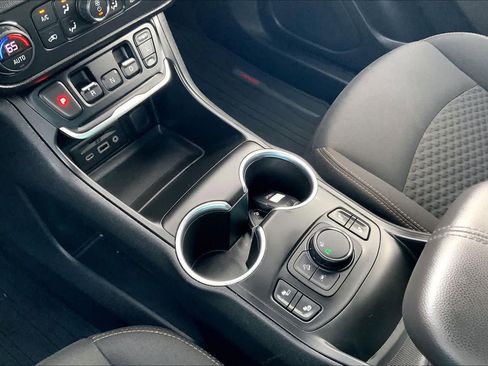 Used 2020 GMC Terrain SLE w/ Driver Convenience Package image 15