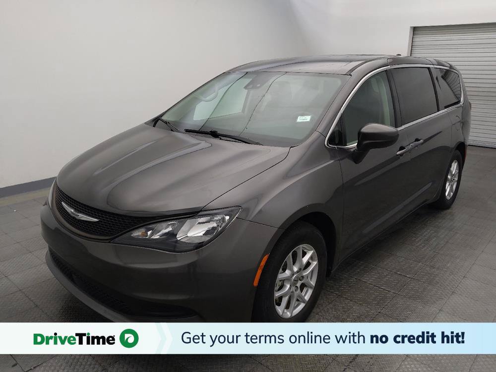 Used 2023 Chrysler Voyager LX FWD image 1