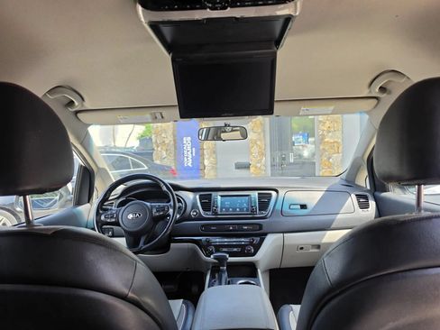 Used 2019 Kia Sedona EX FWD image 9