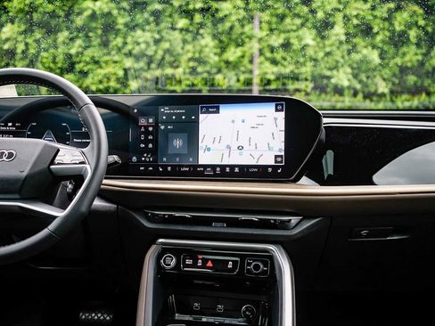 Used 2025 Audi Q5 Premium Plus w/ Premium Plus image 13