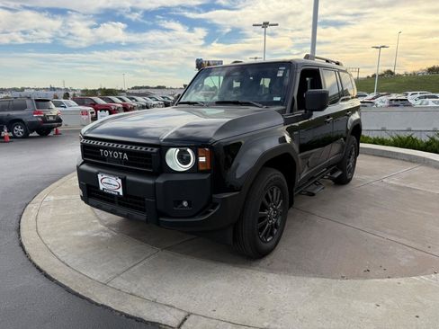 Certified 2025 Toyota Land Cruiser image 12