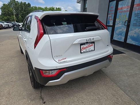 Used 2024 Kia Niro EX FWD image 9
