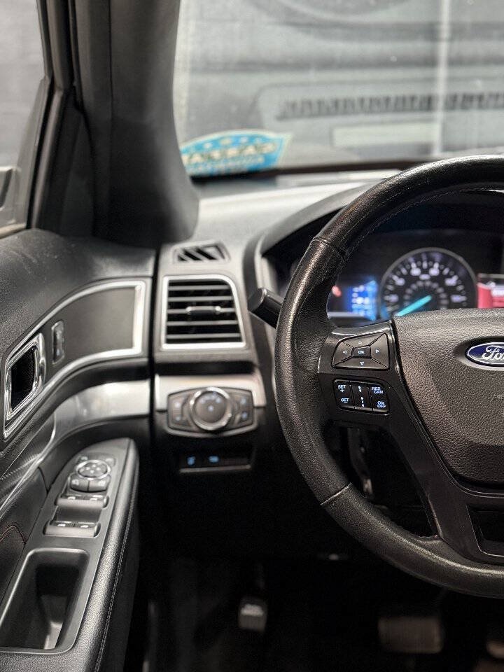 Used 2017 Ford Explorer Sport w/ Equipment Group 401A AWD/4WD image 12