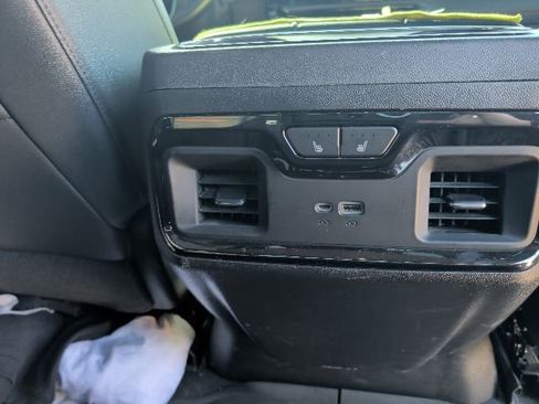 Used 2024 GMC Sierra 2500 AT4 w/ Technology Package AWD/4WD image 12