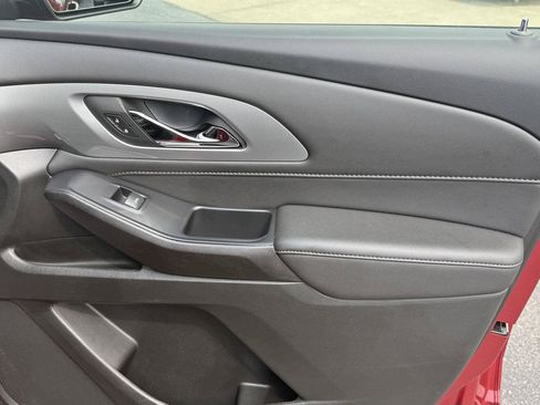 Used 2022 Chevrolet Traverse LT FWD image 17