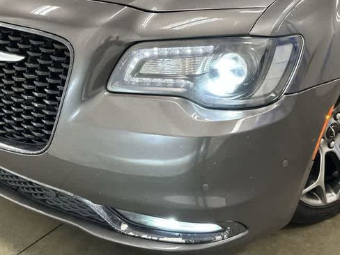 Used 2018 Chrysler 300 S w/ 300S Premium Group RWD image 32