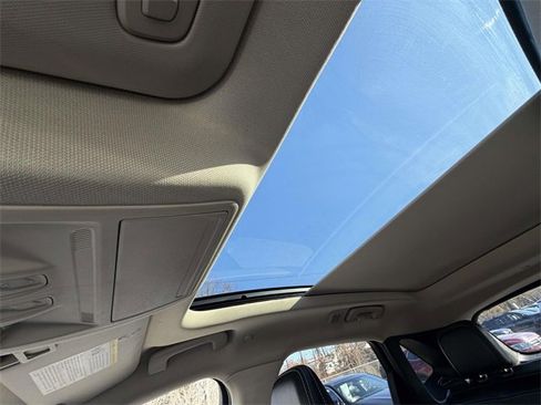 Used 2020 Ford Escape Titanium image 4