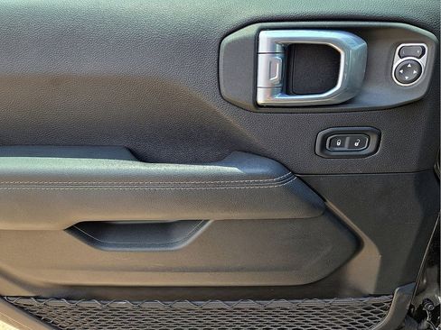 Used 2023 Jeep Wrangler Unlimited Sahara image 22