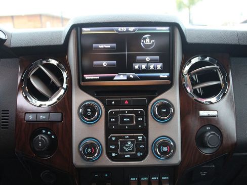 Used 2014 Ford F250 Lariat w/ Lariat Interior Package image 31