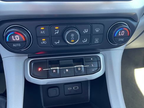 Used 2021 GMC Acadia SLE FWD image 13